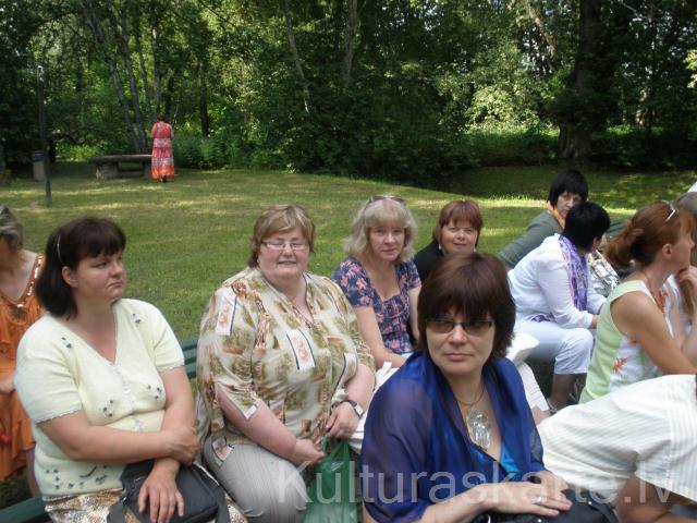 Kluba dalībnieces vasaras skolā Ramatā -2012.g.